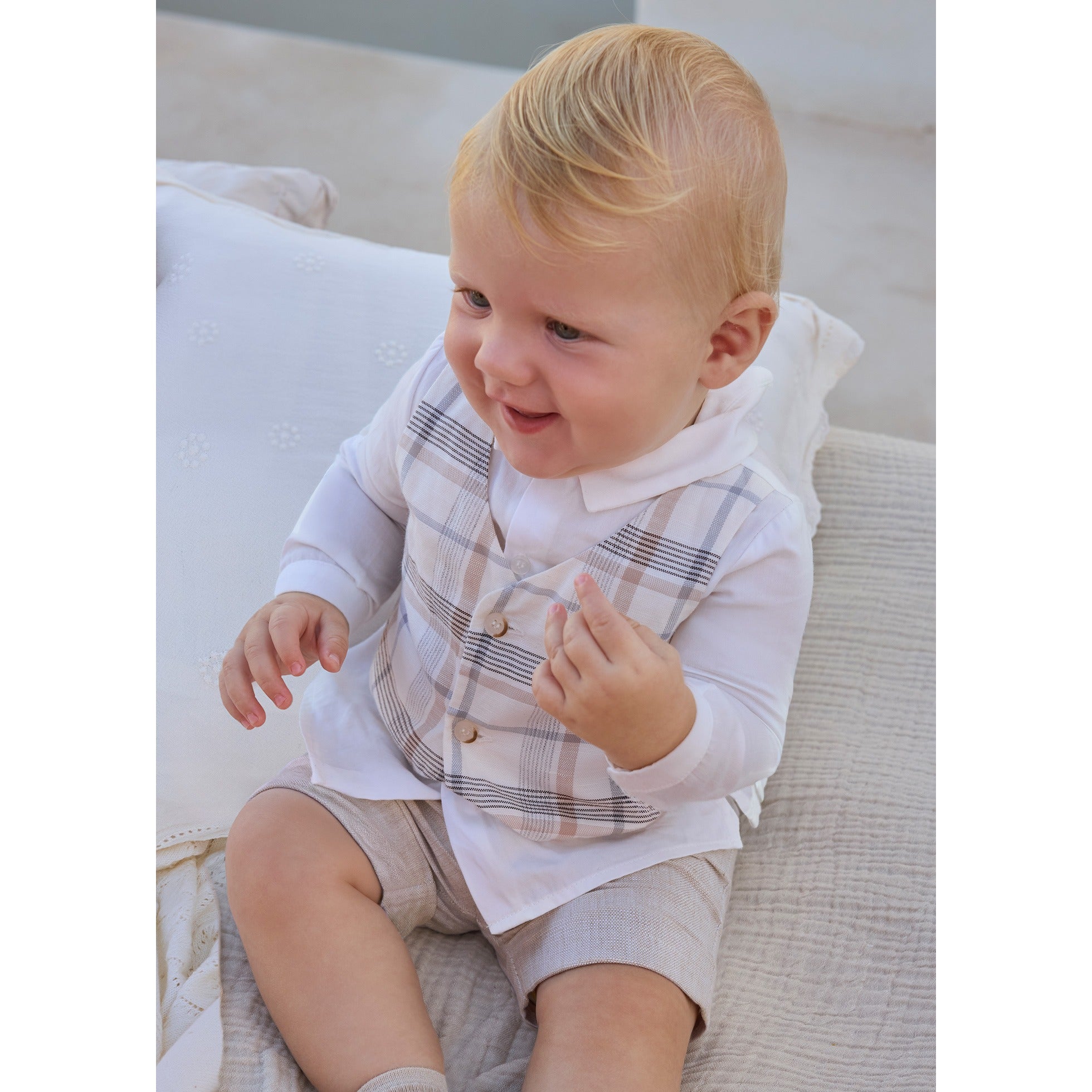 Completo pantaloncino e camicia con gilet neonato
