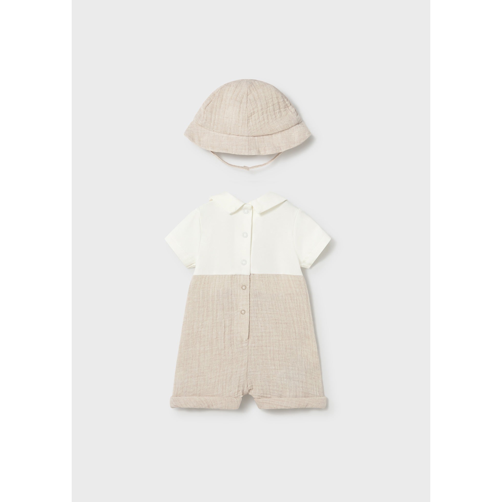 Pagliaccetto finta salopette con cappello neonato
